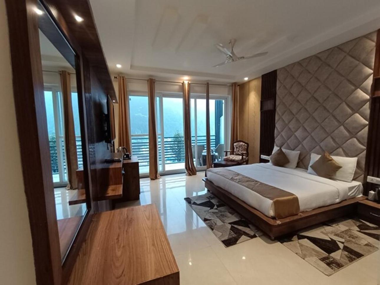 Rr Hotel & Resort Dharamshala Ngoại thất bức ảnh