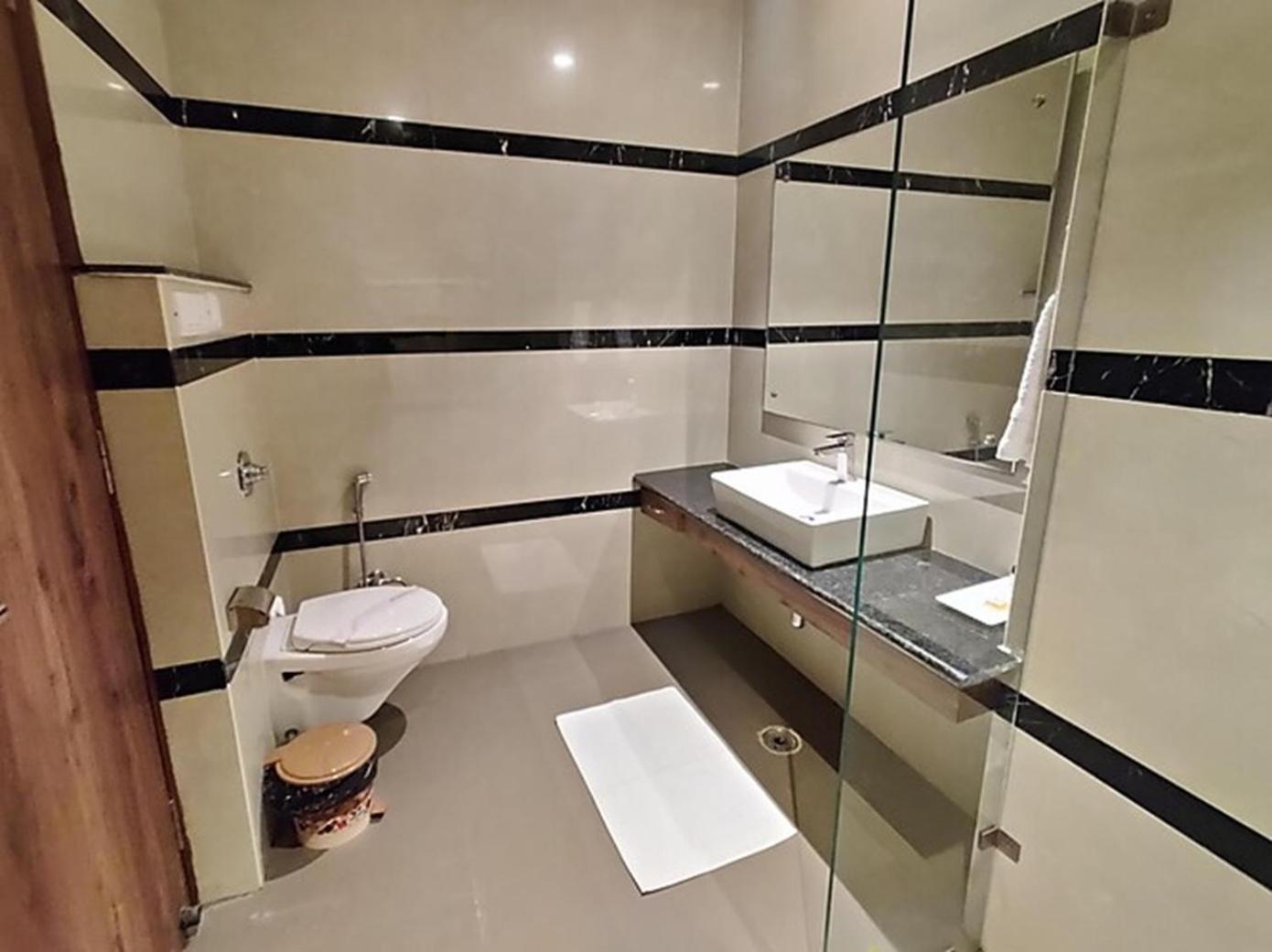 Rr Hotel & Resort Dharamshala Ngoại thất bức ảnh